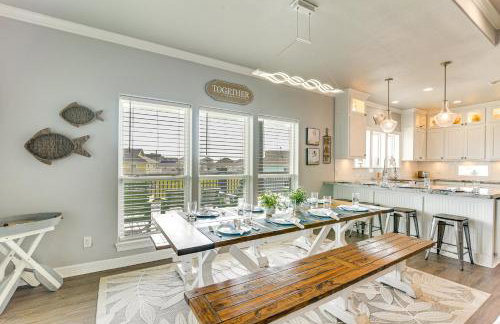 Walk to Shore Crystal Beach Escape with Deck and Bar! - Foto 7