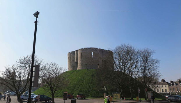 Entrada a Clifford's Tower