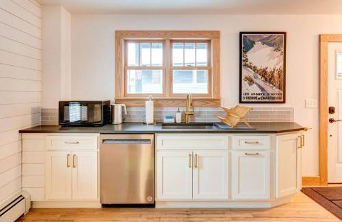 Spacious Arts Crafts Village Home Perfect Summer Base Near Trails Events - Foto 4