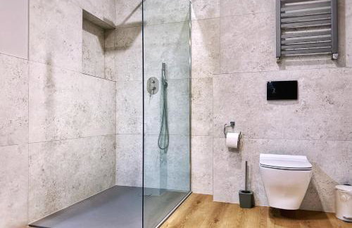 MODERN VILLA & PRIVATE GARDEN in Warsaw - Fully Renovated 2025 - Foto 9