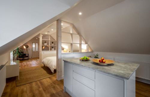 Modern and Stylish WoodHous - Photo 1