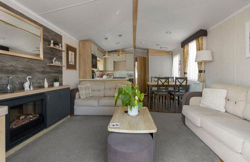 Lake View Escape - Fishing Lakes, Heated Outdoor Swimming Pool 500yrds on Sister Park , Pool Open April to September - Foto 8