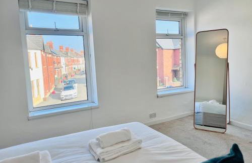 Charming End of Terrace Home with Garden - Foto 21