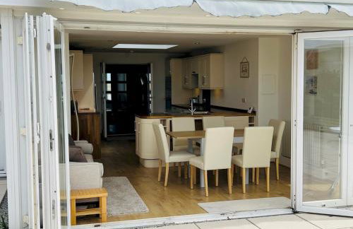 Fabulous Beach Front Holiday Location - Pass the Keys - Photo 16