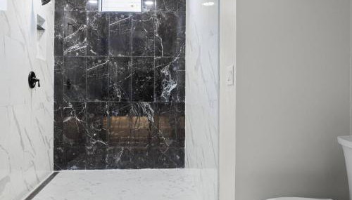 Modern Midtown - Photo 5, Shower