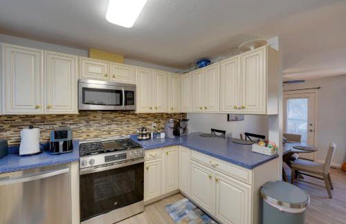 U-Med District Townhome with Private Yard and Grill - Photo 8