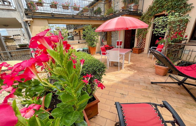 Central Spoleto Apartment With Large Sunny Terrace With Views - Photo 45