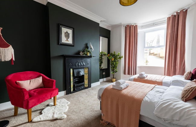 Kensington Place - 4 Bedroom Home w Free Parking - Photo 25