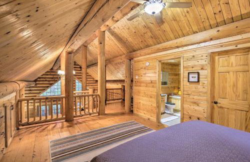 Splendid Family Cabin with Hot Tub and Grill! - Foto 26