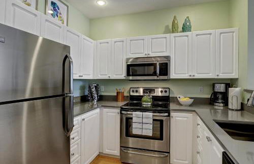 City Water View Oasis with Pool & Gym near Cruise in Heart of Seattle - Foto 20