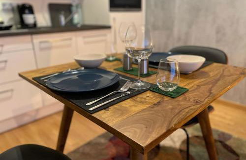 Studio Stevie Nicks I Workplace I 24in Screen I Kitchen I PS4 - Foto 13