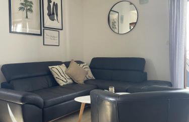 2 Bed Flat - Sleeps 6 - Pool - Garden - Parking - Photo 6