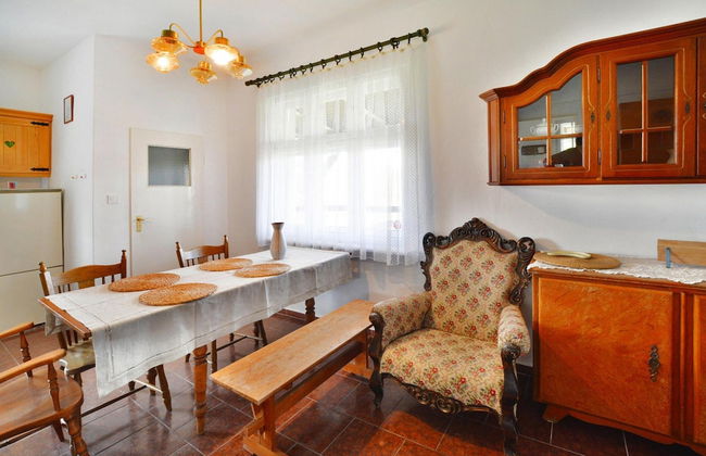 Holiday Home With Fireplace and Private Garden - Photo 13