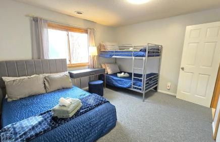 Nature's Blissful Haven - King Bed & Heated Garage - Foto 19