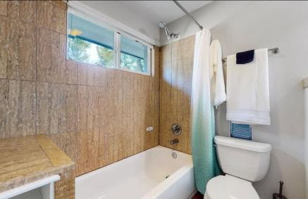 Charming four bedroom home with large yard and plenty of room for family - Foto 6