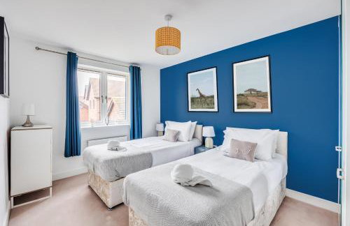 Detached 4 Bedroom 2 Bathroom House - Driveway Parking, Fast WiFi and Smart TV by Yoko Property - Foto 6