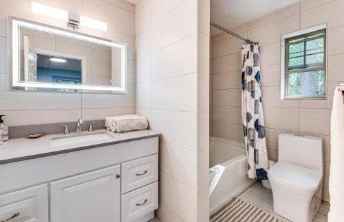 Cozy Wooded Retreat Big Bass Lake Home - Foto 12