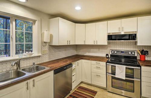 Creekside Cabin Retreat with Private Hot Tub - Foto 4