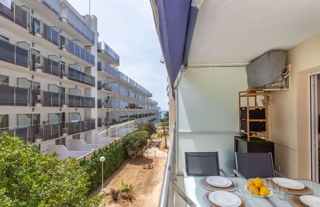 Apartment in Salou with swimming pool and terrace - Photo 17