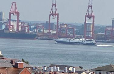 Superior, spacious apartment in New Brighton, near Liverpool - Foto 1