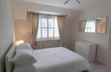 SIX at Wooburn Green Cosy Retreat with Balcony near LEGOLAND Lapland UK and Windsor - Foto 28