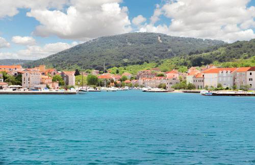 Spacious Apartment in Zlarin + terrace - Photo 12