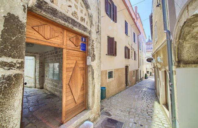 Chic and Charming Krk Downtown Apartments - Photo 30