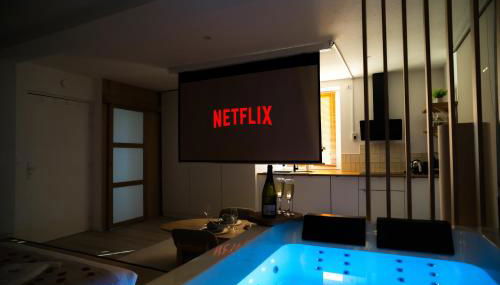 Nuit romantique, Suite avec jacuzzi et cinéma privé au design Japandi - Foto 4