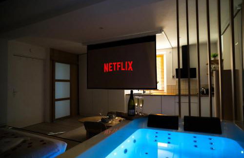 Nuit romantique, Suite avec jacuzzi et cinéma privé au design Japandi - Foto 4