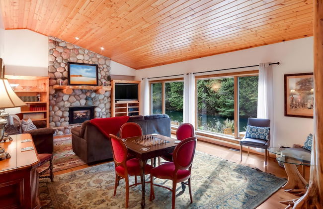 Boardman Monarch Upscale River Lodge HOT Tub! - Foto 39