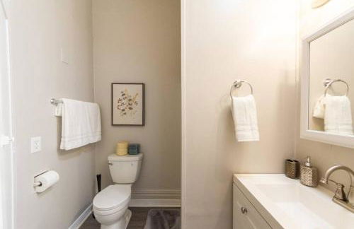 Renovated 2 bed 2 bath Near Arena and Downtown - Foto 14