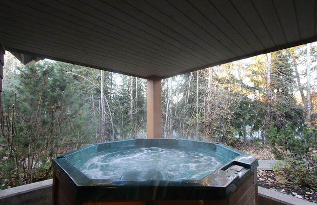 Glacier's Reach by Whistler Retreats - Photo 22