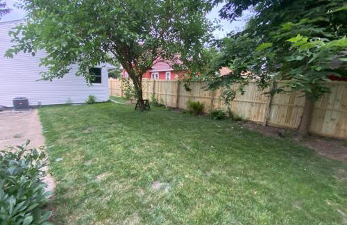 Spacious 3 Bedroom Home with Game Room and Parking - Foto 34