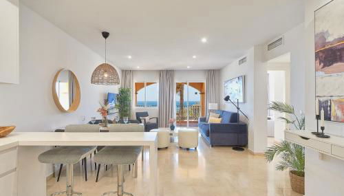 Marina XI Enjoy the Sun, Sea Views, Pools & BBQ Steps from the Beach in Mijas Costa & Fuengirola - Foto 3