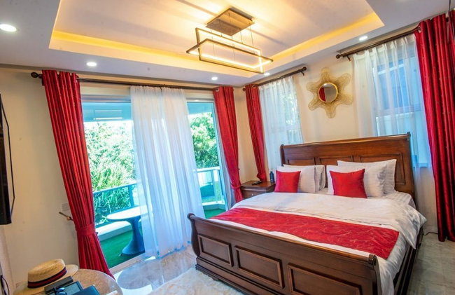 Lux Suites Hayana Palm Apartments - Photo 4