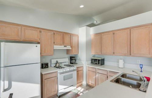 Victorville Home with Fenced Backyard and Patio! - Foto 6