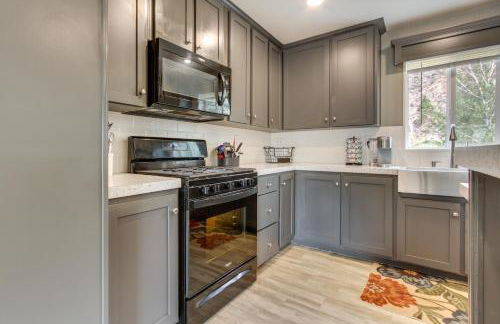 Riverfront Helena Retreat with Small Dock and Kayaks! - Foto 8