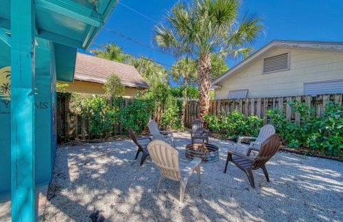 Tropical PoolHome Walk to Shops Near Beach - Foto 79