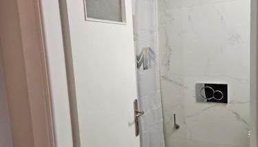 F23 - Photo 5, Shower