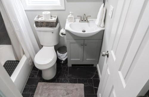 3Bed 2Bath Apt Near NYC plus Parking and Laundry - Foto 33