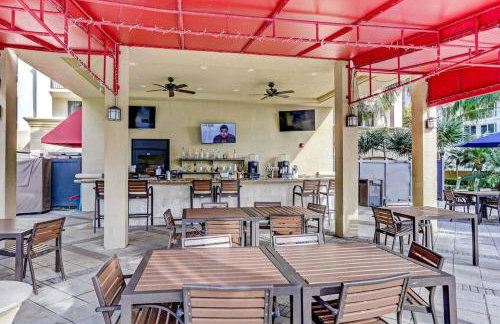 2B Beachfront condo! Pool! Games! 15 mins to PBI! - Foto 46