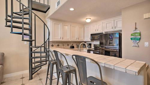 Idyllic Montgomery Condo with Pool and Lake View! - Foto 2