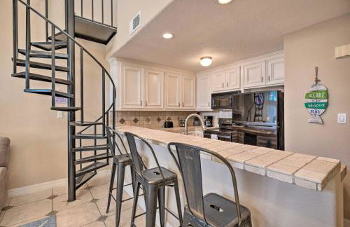 Idyllic Montgomery Condo with Pool and Lake View! - Foto 2