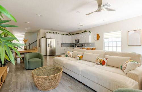 4 Bedroom 3 Full Bath Boho Oasis Saltwater Pool Near Downtown, North of Hyde Park Sleeps 12 Pets OK - Foto 5