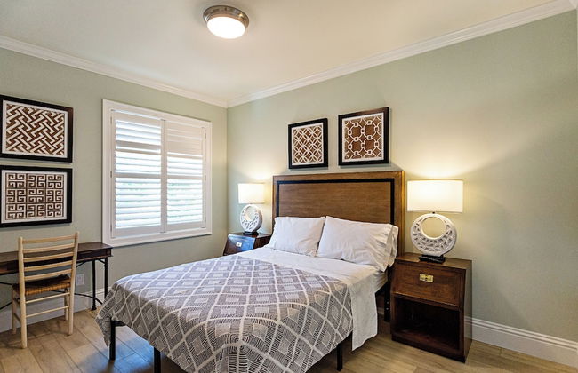 Tuscan Vacation Rental. Stylish 3-Bedroom Getaway Near Vanderbilt Beach Enjoy a Private Pool, Spacious Layout, and Modern Comforts Perfect for Families, Groups, and Pet-Friendly Stays - Foto 2