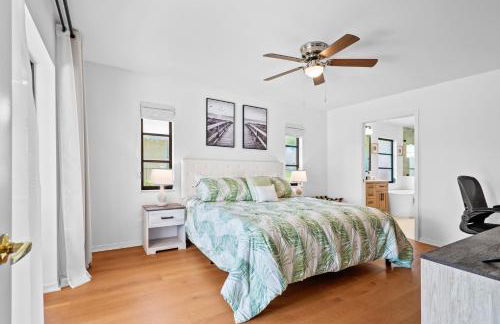 Pelican Paradise! Waterfront, BBQ, Heated Pool, King Bed, Luxury, Family Fun & More - Foto 44