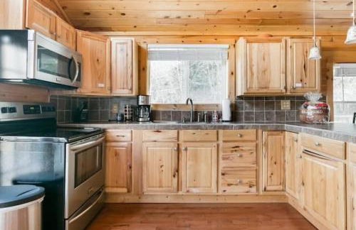 Romantic Chalet w/ Hot Tub close to Roan Mountain - Foto 21