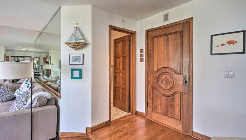 Quiet Avalon Getaway Villa with Ocean View and Balcony - Foto 4