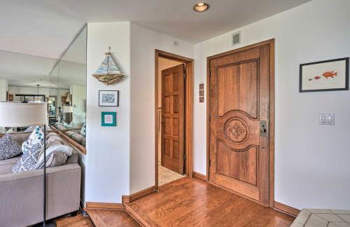 Quiet Avalon Getaway Villa with Ocean View and Balcony - Foto 4