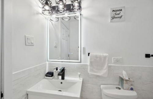 Charming Contemporary Family Home home - Foto 27